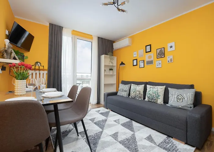 Apartament na Alejach Jerozolimskich przy Pałacu Kultury i Nauki by Noclegi Renters Warszawa, Polska