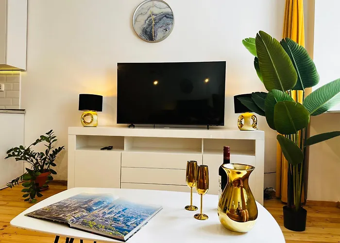 Luxury 4-Bedroom Apartment In Centre - Self-Check In & Fast Wifi Warszawa, Polska