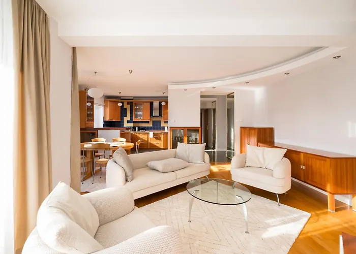 Metro Imielin 2-Bedroom Apartment By Bookinghost Warszawa, Polska
