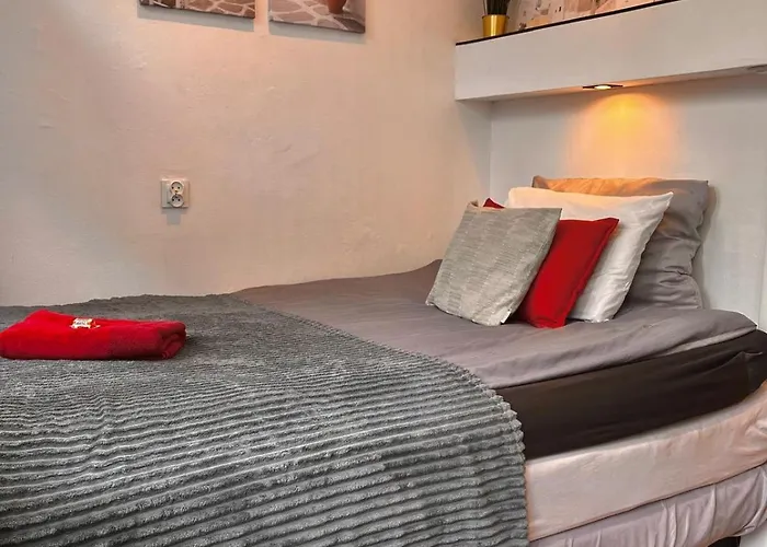 Petit 1 Bed room Condo Warszawa Center, Polska
