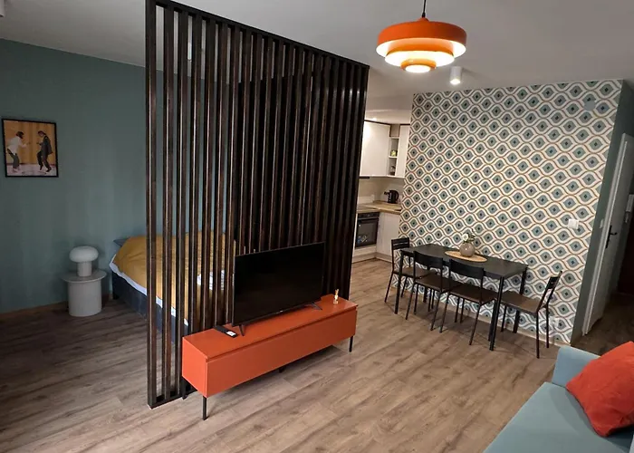 Orange Studio With Balcony - Free Parking And Self Check-In Warszawa, Polska