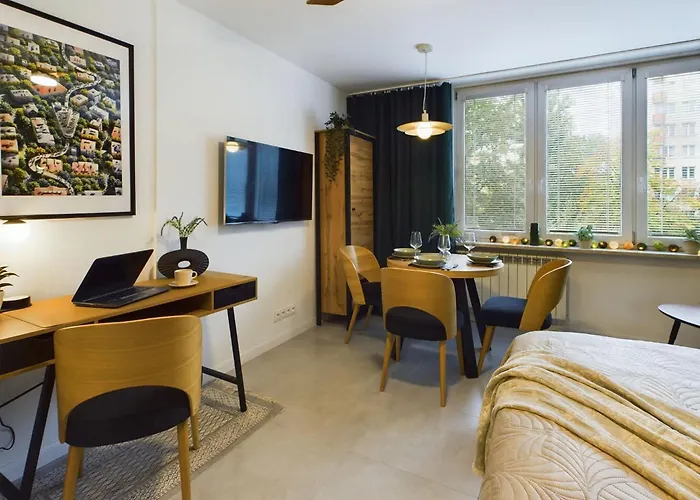 Atmospheric Studio For 3 People In Warsaw With Desk For Remote Work By Noclegi Renters, Polska