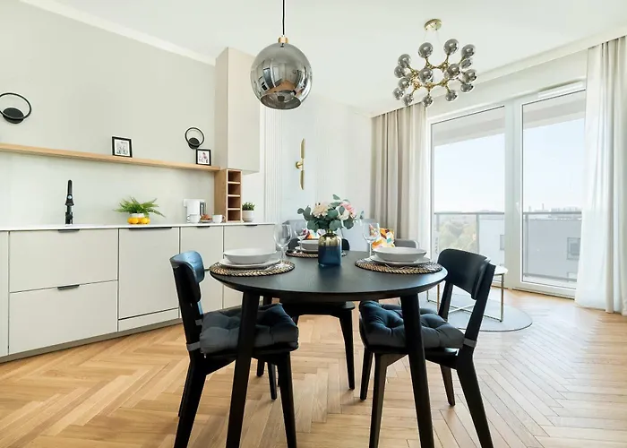 Air Conditioned Apartment In Warsaw With Parking And Bathtub By Noclegi Renters, Polska