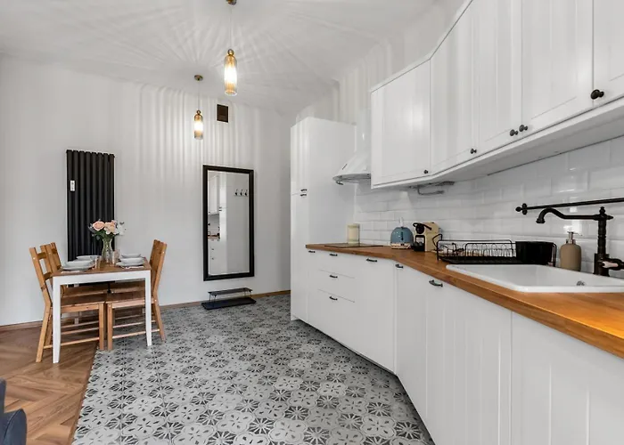 Chocimska Studio - Top Location, Tram&Shops Nearby - By Rentujemy Warszawa, Polska