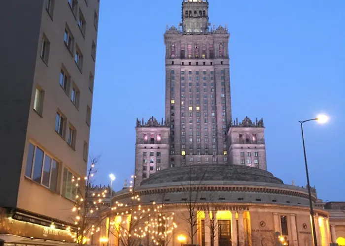 Emilka z widokiem na Pałac Kultury Warszawa, Polska