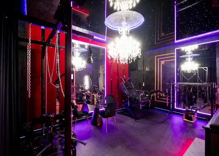 No Limits House - Apartament Bdsm Red Desire Warszawa, Polska