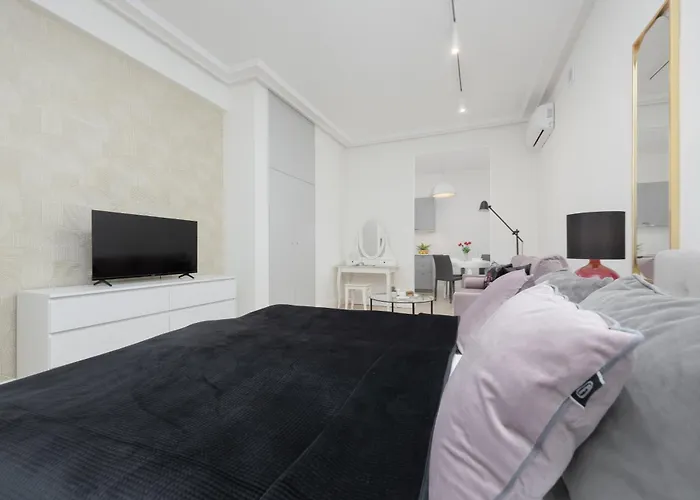 Modern Apartments With Air Conditioning In Warsaw Close To Three Parks By Renters Prestige, Polska