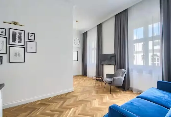 Apartament na Koszykowej w perełce architektonicznej Warszawa, Polska