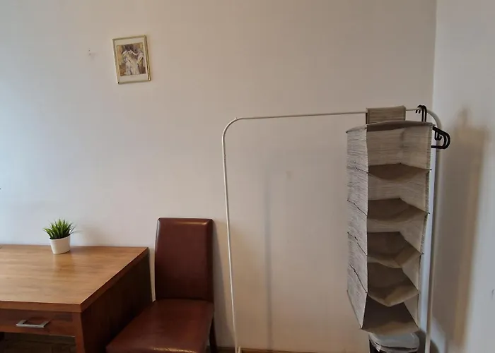 Niebieski Meander Pokoje blisko metra Warszawa, Polska