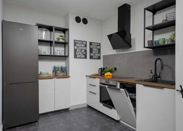 Bright Apartment With Terrace & Parking Near Metro Kondratowicza By Noclegi Renters Warszawa, Polska