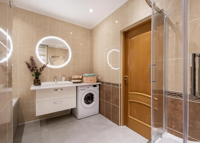Gama Great Location & Famili Apartment 120M 2-12 People Варшава, Польща