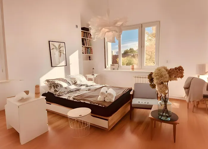 Spacious, Quiet And Bright Apartment, Close Center - Backyard Parking - Mokotow Warszawa, Polska