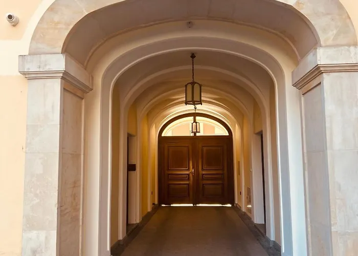 Miodowa Old Town Residence, Historic Royal Route Warszawa, Polska
