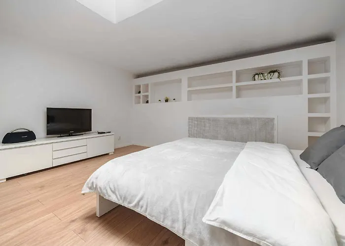 Large Apartment In The Center Of Warsaw By P&M, Polska