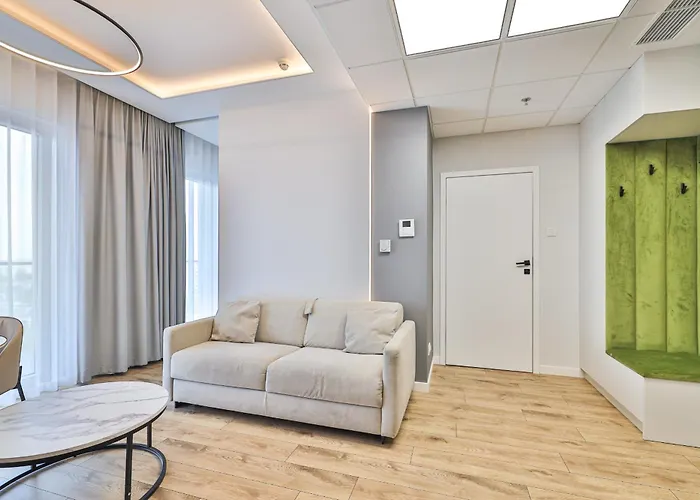 Wola Tower Deluxe Separate Bedroom With Free Garage - By Perfect Apart Варшава, Польща