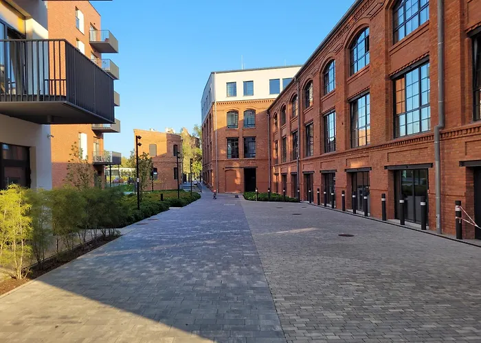 Factory Apartment In Historical Estate, Air Conditioned, Metro Warszawa, Polska