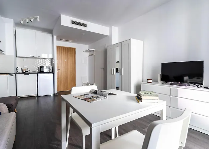City Center Apartments - Metro 250M - Old Town - Private Underground Parking Варшава, Польща