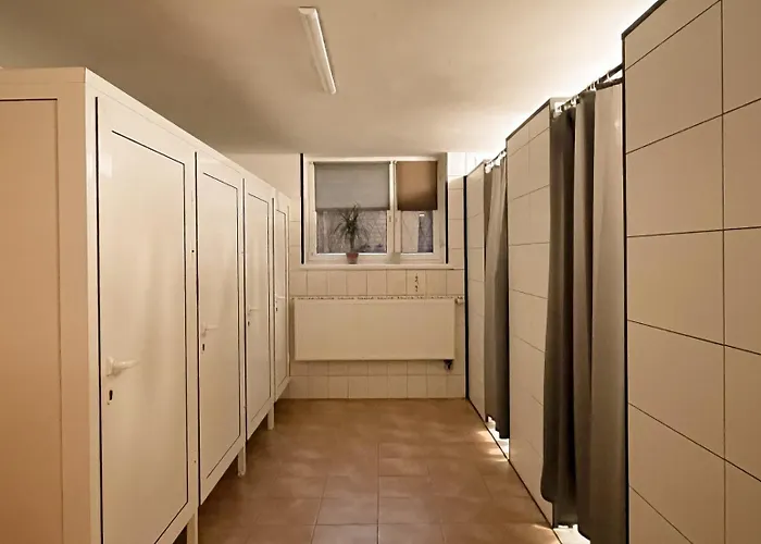 Macedonia Home Варшава, Польща