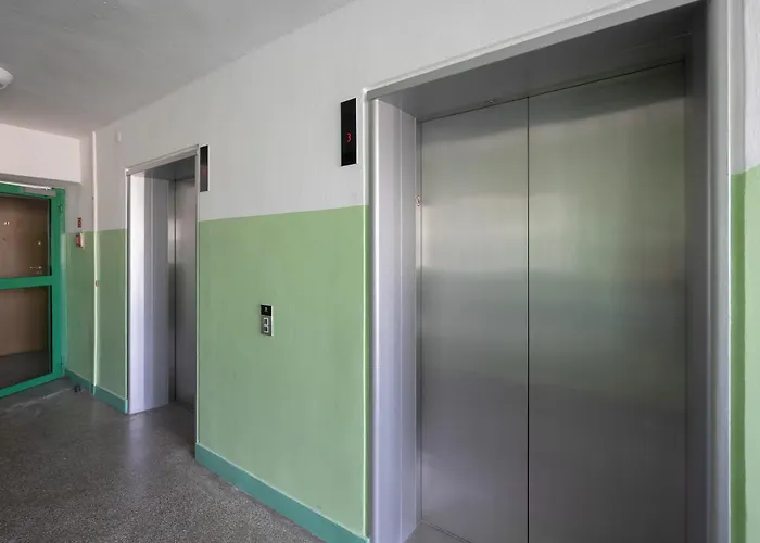 Central Warsaw Apartments Near The Palace Of Culture And Science By Noclegi Renters, Polska