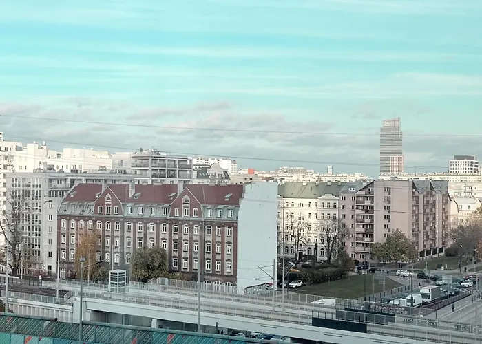 Warszawski Hongkong, Kultowe Miejsce Varsavia, Polonia