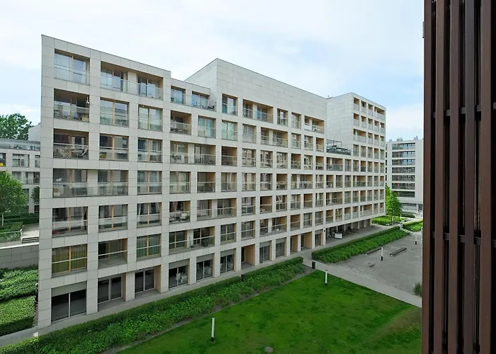 Warsaw Hub ApartHotel, Polska