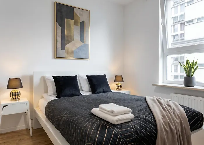 Golden Apartments Warsaw - Stylish & Sunny - Pereca Residence, City Center, Polonia