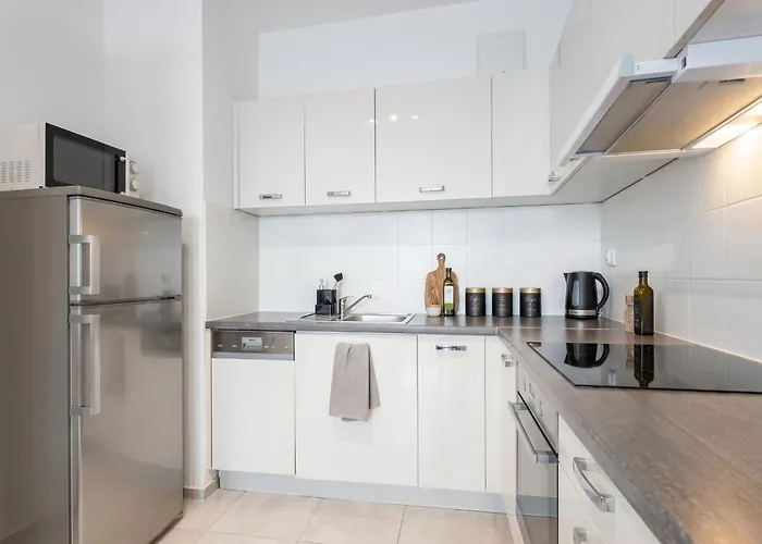 Golden Apartments Warsaw - Stylish & Sunny - Pereca Residence, City Center, Poland