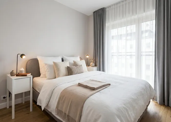 Urban Chic - Luxury 2-Bedroom, Mennica Residence Warszawa, Polska