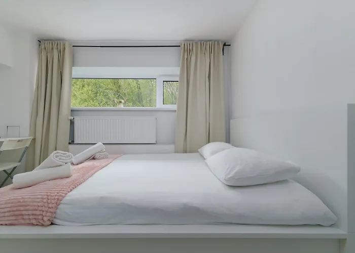 Quiet Apartment Near The Park, Metro, Centre, Wi-Fi - By Hik Apartments Warszawa, Polska