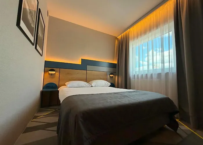 Air Hotel Варшава, Польща