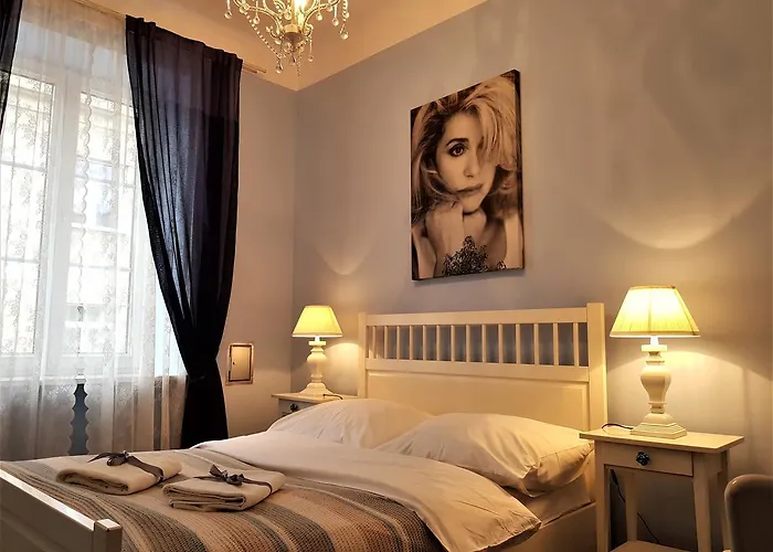 Chmielna Guest House
