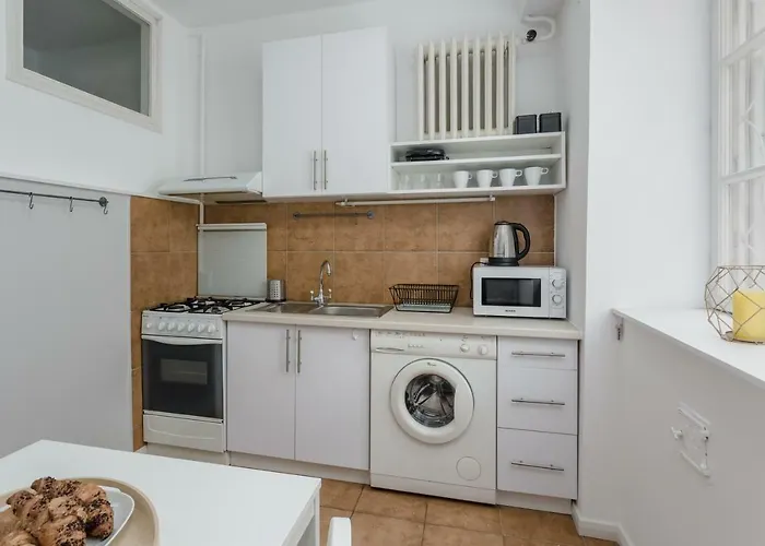 Chill Apartments Brzozowa Old Town Варшава, Польща