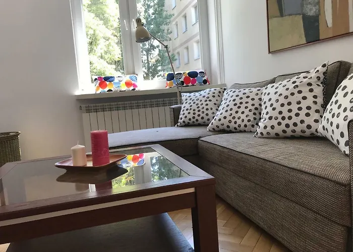 Nina Na Bielanskiej Варшава, Польща