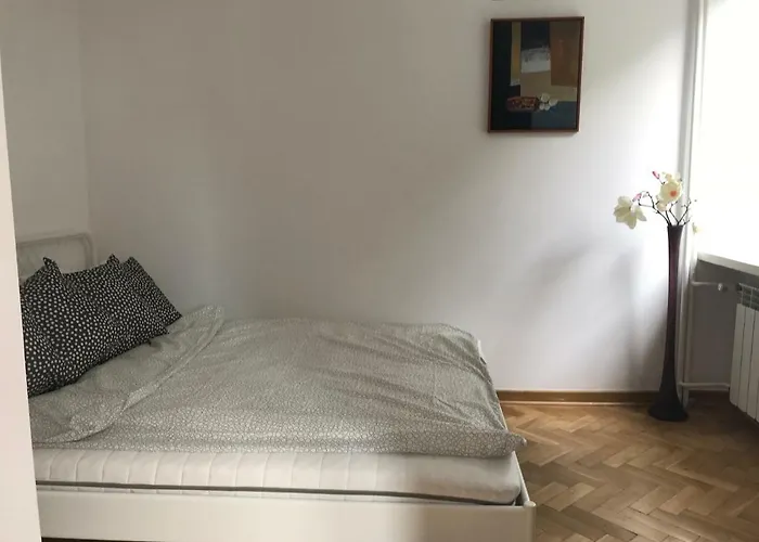 Nina Na Bielanskiej Varsovia, Polonia