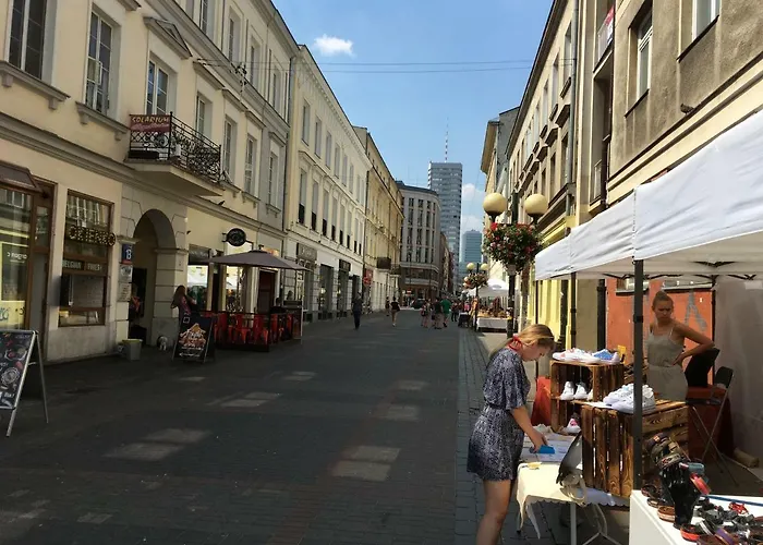 Chmielna Warsaw Plus, Polonia