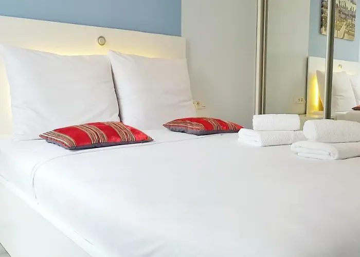 Warsaw Royal Stay Dzielna, Polska