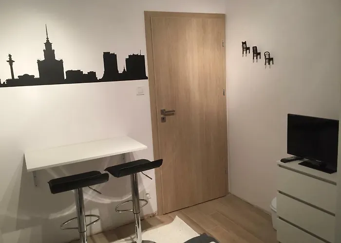 6 Cities Rooms Warszawa, Polska