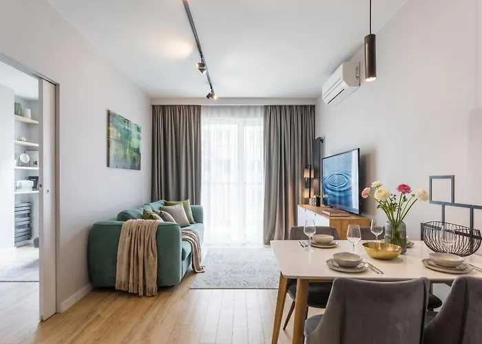 Golden Apartments Warsaw - Luxury Building, Rooftop Terrace, Sienna