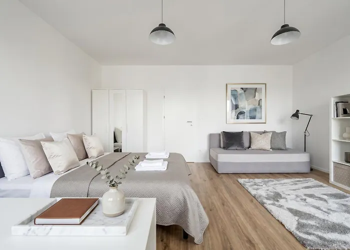 Golden Apartments Warsaw - Stylish & Sunny - Pereca Residence, City Center